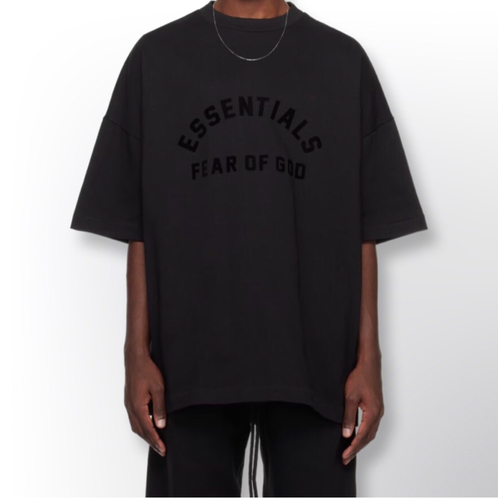 FEAR OF GOD ESSENTIALS
Black Crewneck T-Shirt  S NEW